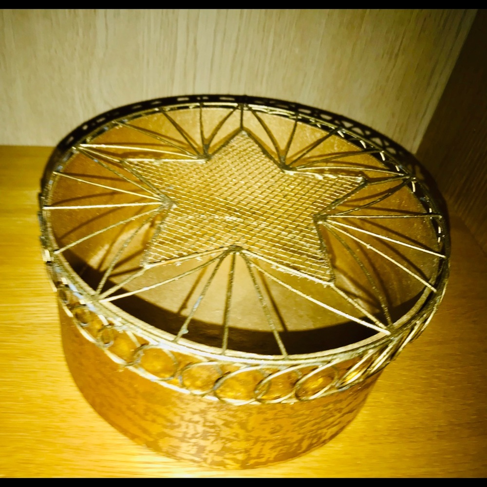 New Handmade Box Gold Color Star Design - Picture 15 of 16